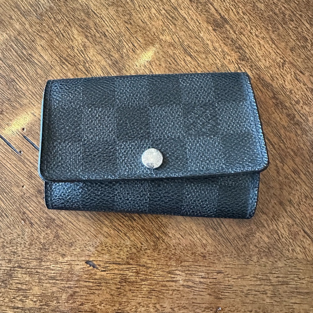 Pre loved LOUIS VUITTON
Damier Graphite Multicles 6 Key Holder